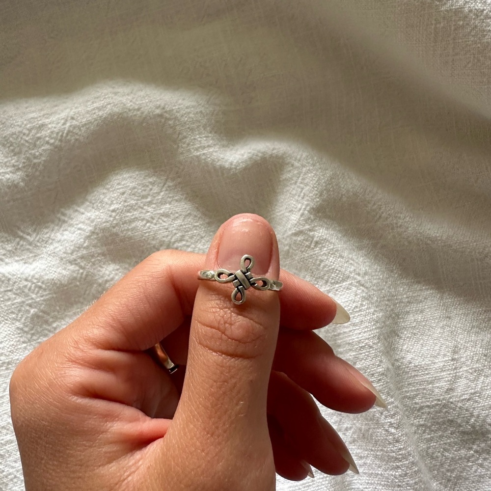 Sterling Silver Celtic Criss Cross Knot Ring. Size 6